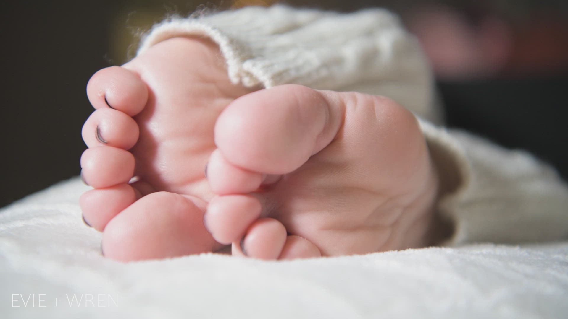 Evie and Wren <strong>@evieandwren</strong> in fetish foot leggings feet porn video