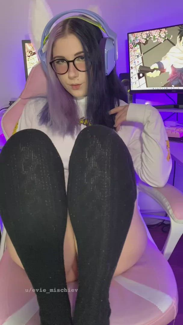Eviemischiev <strong>@evie.mischiev</strong> in gamer girl alt emo porn video