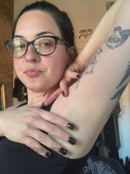 Friendly Witch <strong>@friendlywitch_</strong> in short hair white girl onlyfans armpits glasses curvy porn video