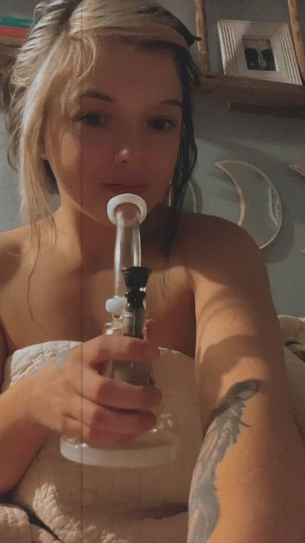 Gabrielle Marie <strong>@stackedstonergirl</strong> in mary jane smoking tits porn video