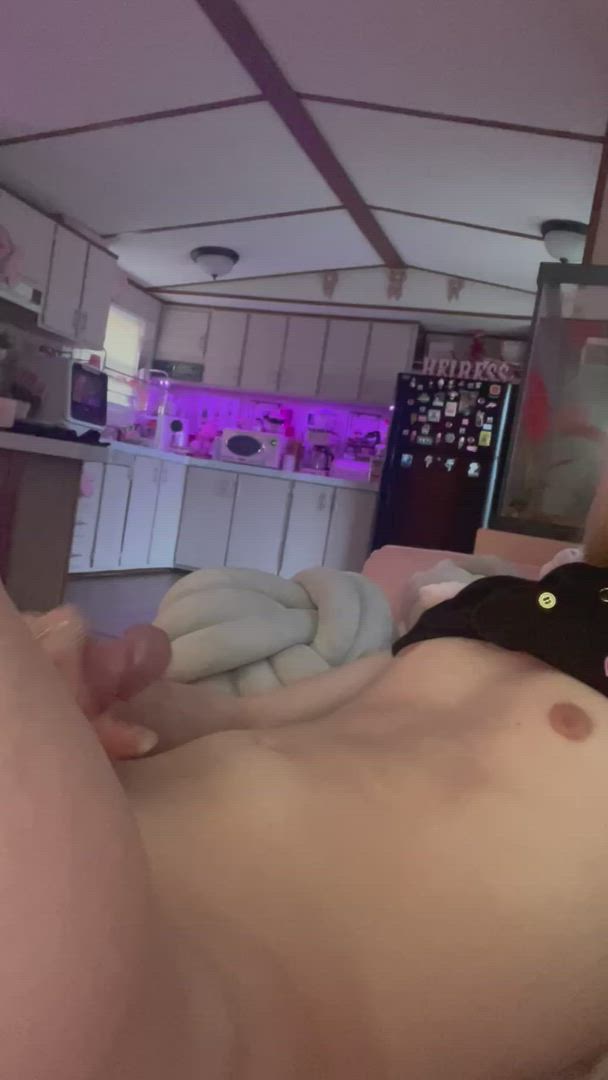 Gayprettyboi <strong>@mxchaelk</strong> in porn video