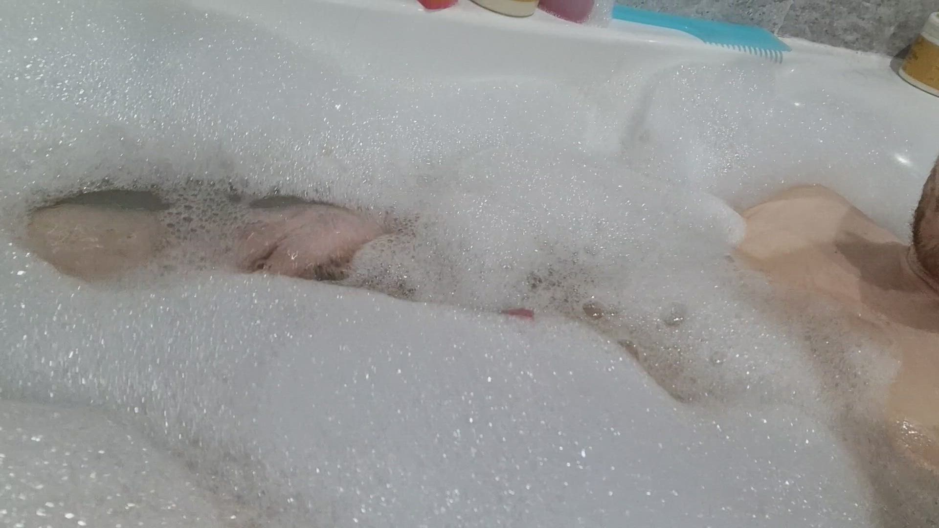 Gimmesum84 <strong>@bigdickmikey1</strong> in big dick bathtub cock porn video