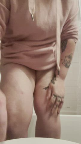 Goddess Marie  <strong>@marieuniverse</strong> in golden shower peeing porn video