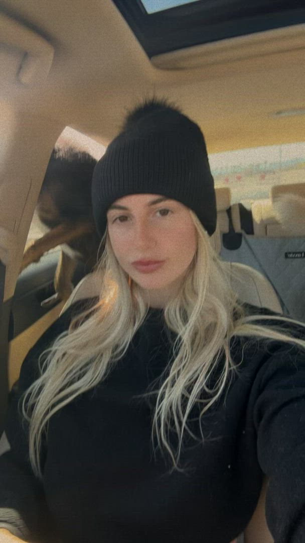 Hannah Louu <strong>@hannahlouu</strong> in big natural tits r/caughtpublic flashing amateur blonde boobs porn video