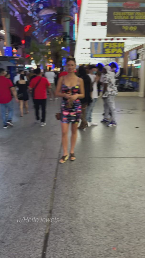 Hello Jewels <strong>@hellojewels</strong> in r/caughtpublic natural tits flashing boobs porn video