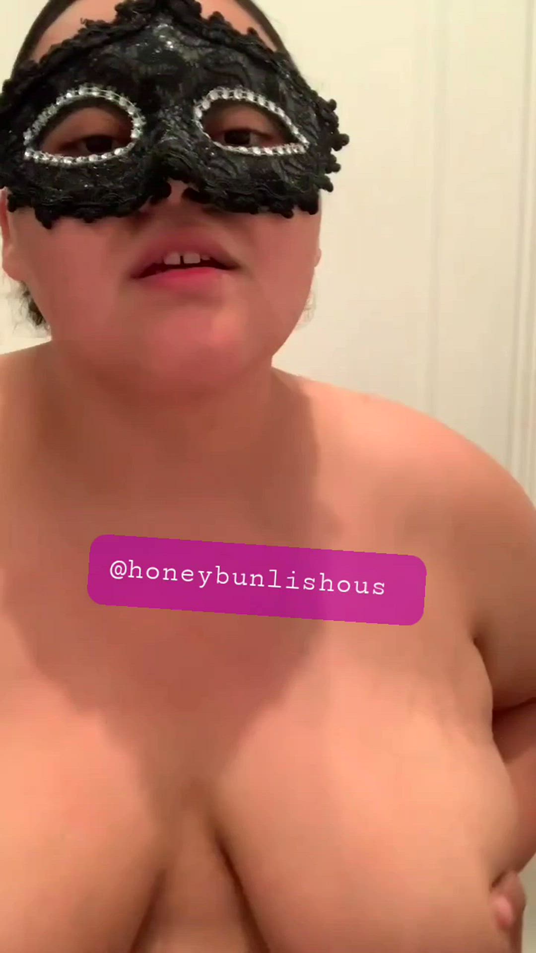 Honeybunlishous <strong>@honeybunlishous</strong> in big tits latina milf porn video