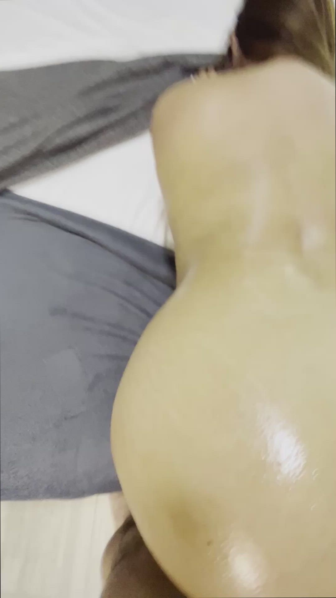 Huntermoore <strong>@mosthatedhunter</strong> in couch casting creampie porn video
