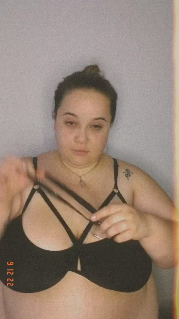 Hurricanedoll <strong>@poisonbea</strong> in porn video