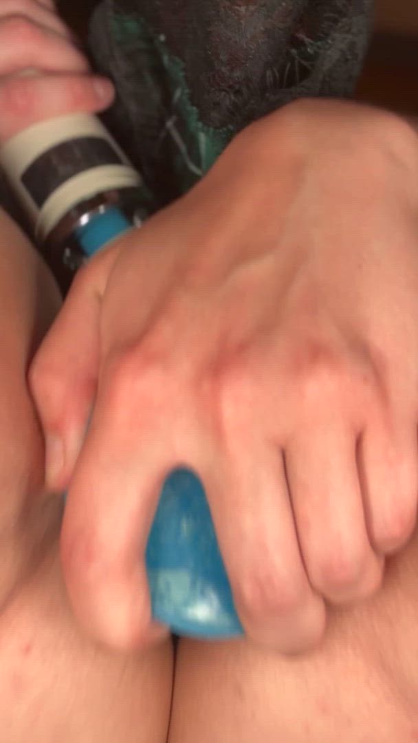 Hyphenhighness <strong>@hyphenhighness</strong> in magic wand pissing pee porn video