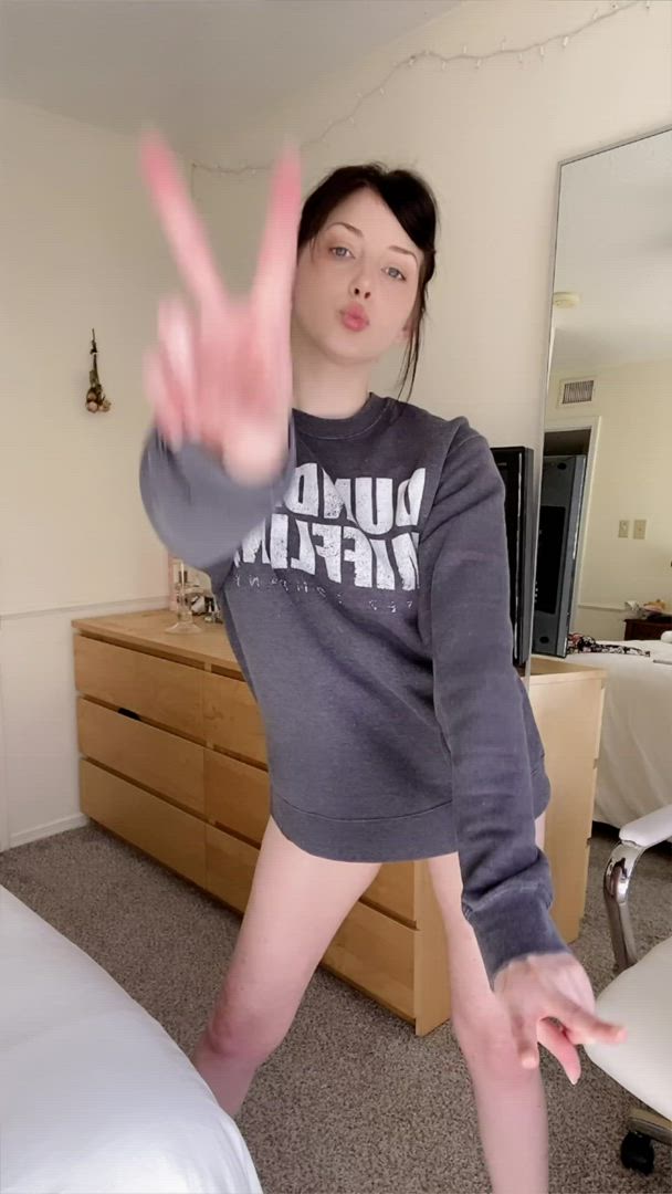 Jetgirl <strong>@jjetgirll</strong> in tits bouncing titty drop small tits blue eyes flashing dancing petite smile cute porn video