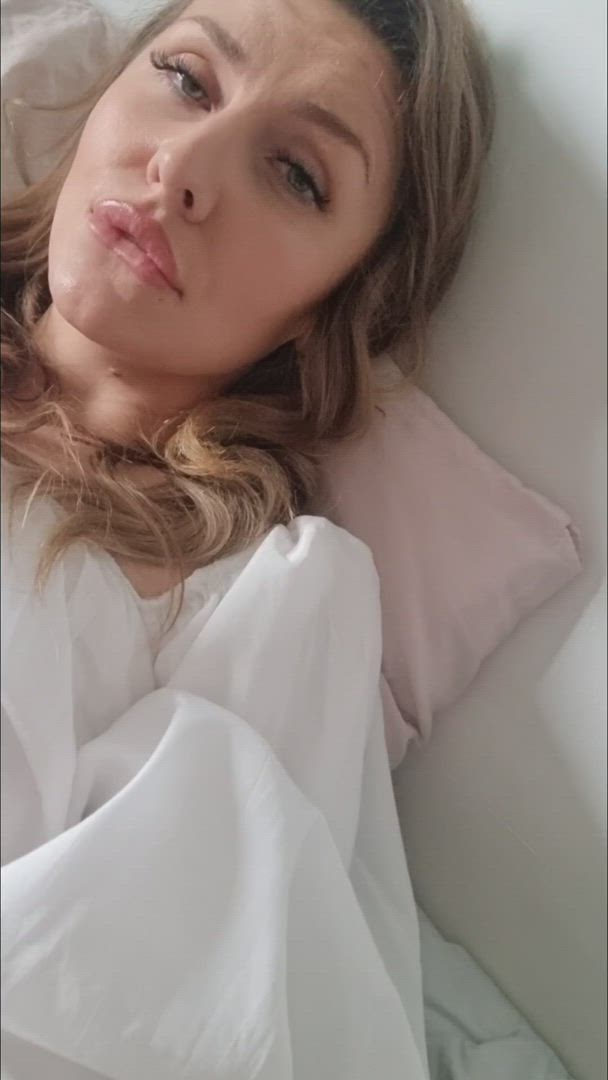 Kathiesanders <strong>@xsexykathiex</strong> in small nipples masturbating step-sister magic wand milf tits porn video
