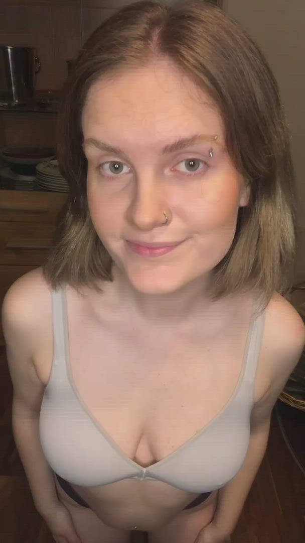 Katyssecrets <strong>@katharinapolina</strong> in green eyes short hair brunette petite smile bra porn video