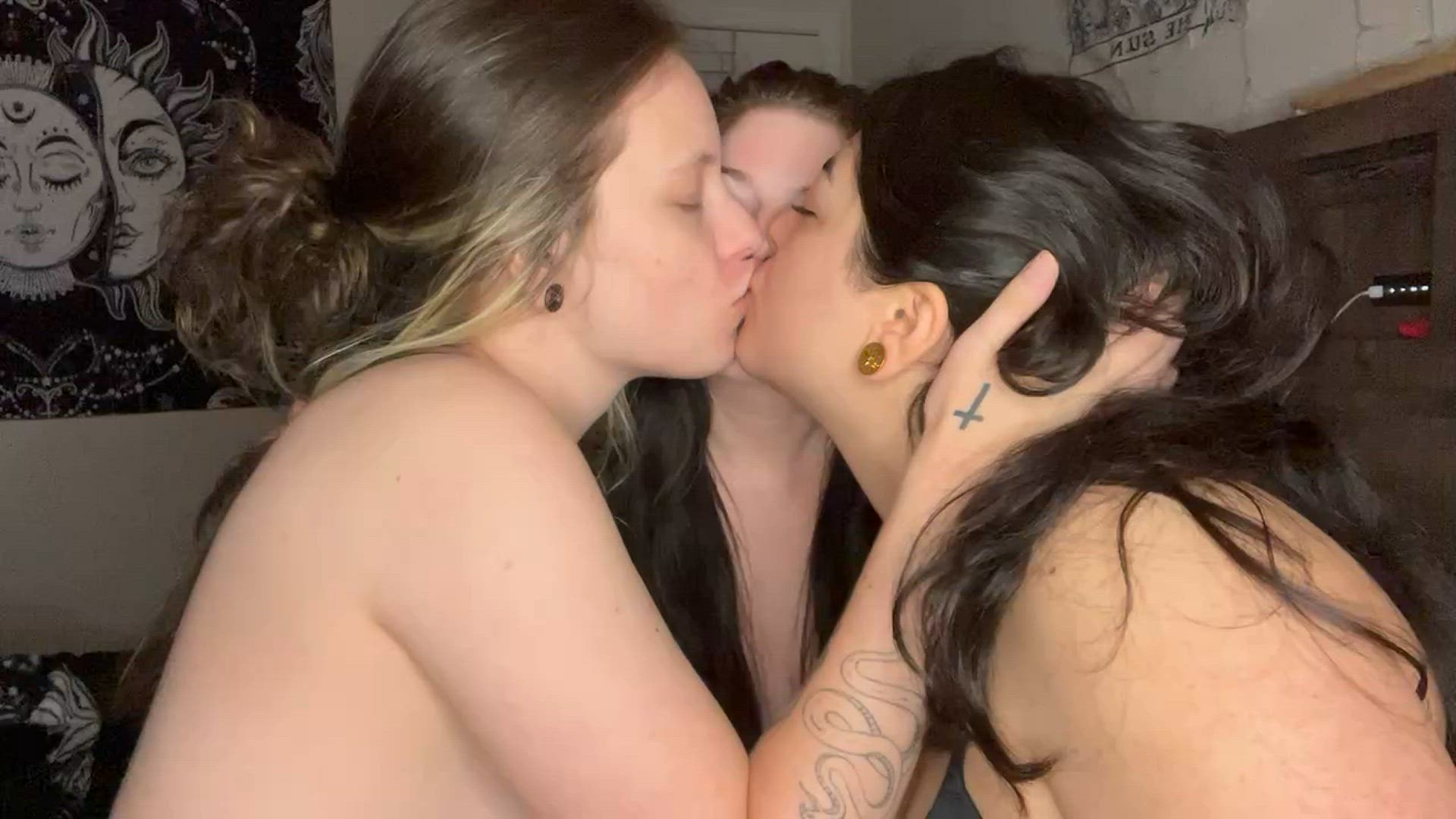 Kaydxnrae <strong>@kaydxn.rae</strong> in french kissing bisexual lesbian porn video