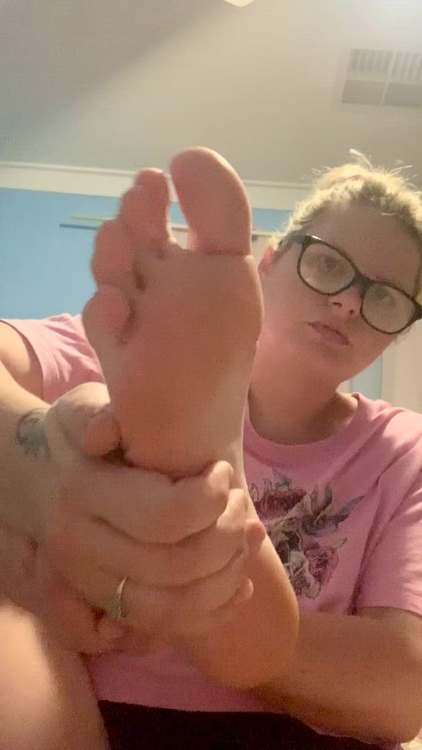 Kayveeautumn <strong>@kayveeautumn</strong> in fetish feet fetish foot porn video