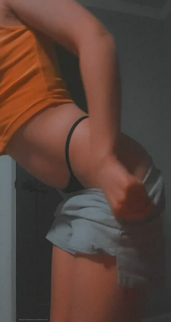 Kberry <strong>@kberry.69</strong> in bending over latina petite porn video