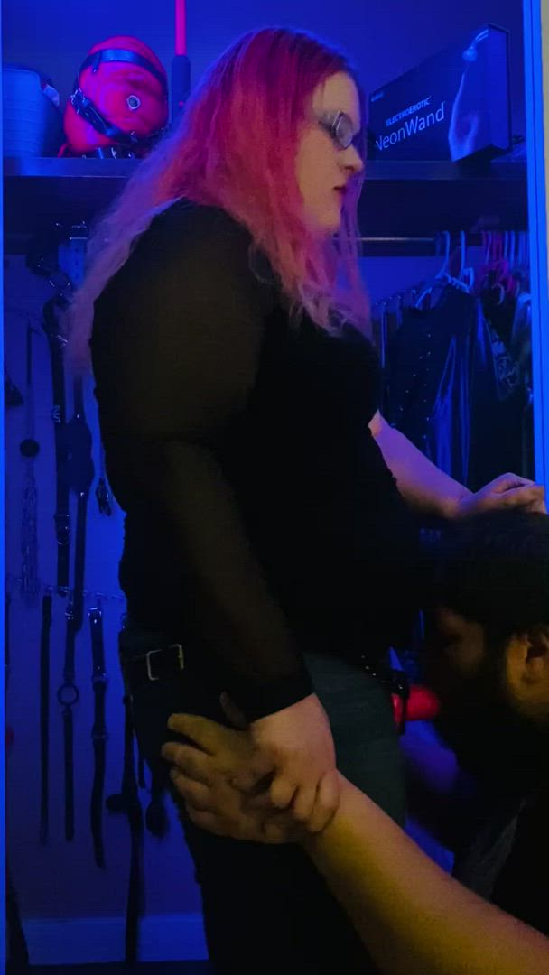 Kinky BBW Amber <strong>@peggingpro</strong> in dominatrix strap on blowjob porn video