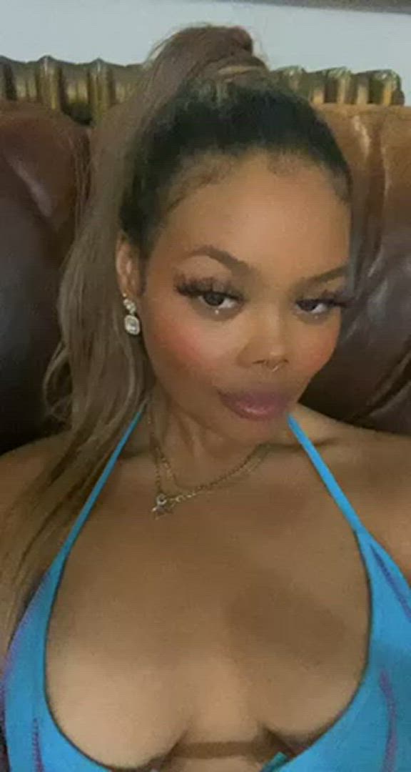 Kkylabowie <strong>@kylabowie</strong> in eye contact british ebony porn video