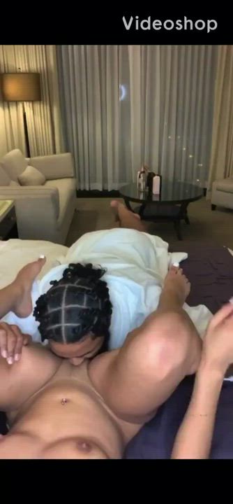 Koi Trice <strong>@koitrice</strong> in pussy eating bed sex legs up porn video