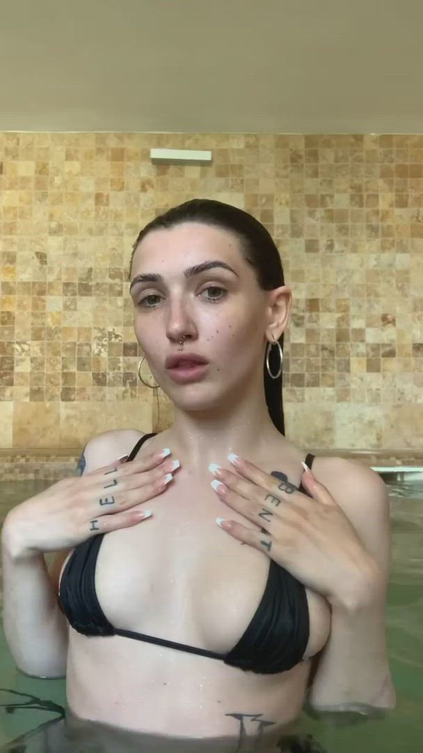 Kourtneytthorupskirt ? <strong>@kourtthoraa</strong> in swimming pool natural tits brunette amateur bikini petite porn video