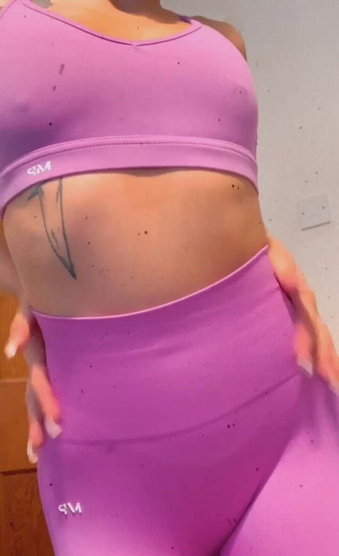 Kourtneytthorupskirt ? <strong>@kourtthoraa</strong> in nipple piercing natural tits yoga pants flashing leggings boobs gym porn video