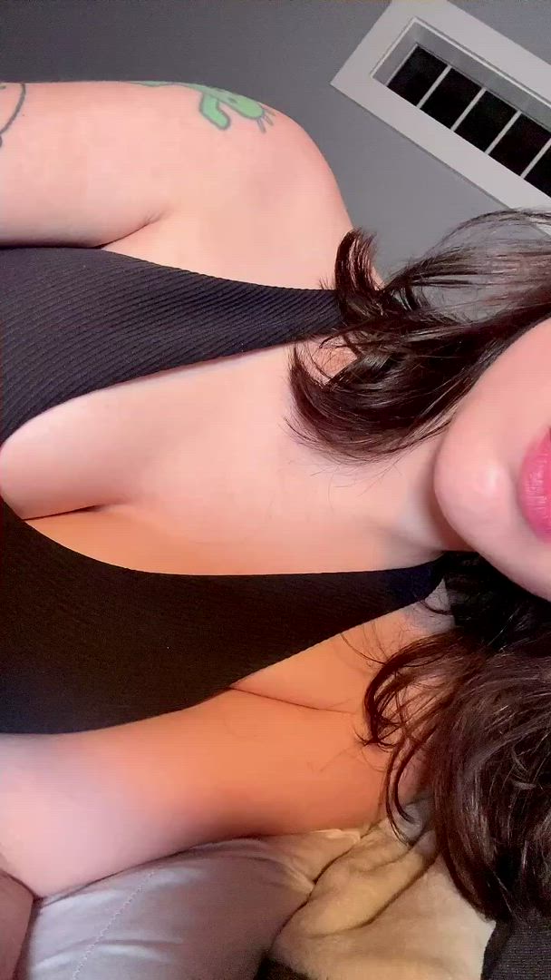 Lacey <strong>@xoxolaceybabe</strong> in big huge tits brunette busty porn video