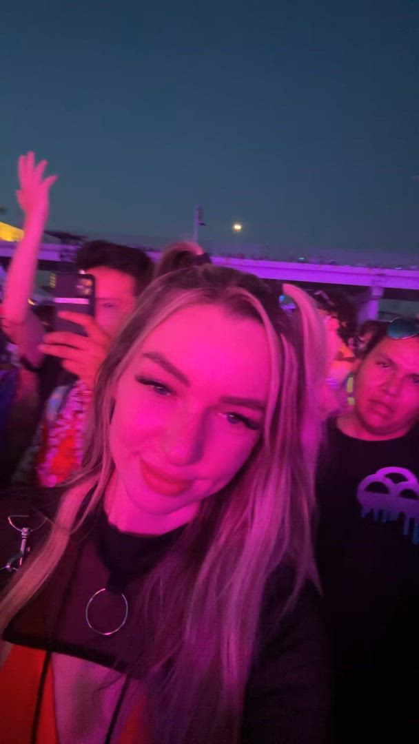Laila <strong>@lailagetslaid</strong> in 20 years old eye contact small tits white girl dancing goddess blonde selfie cute alt porn video