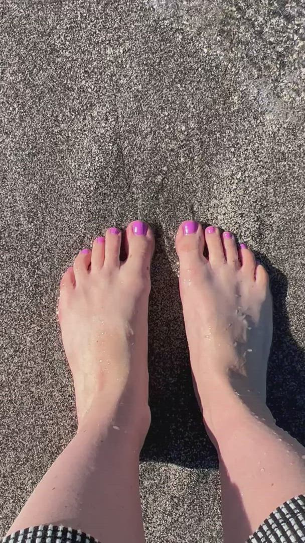 Layla <strong>@amateurarches</strong> in fetish feet beach porn video