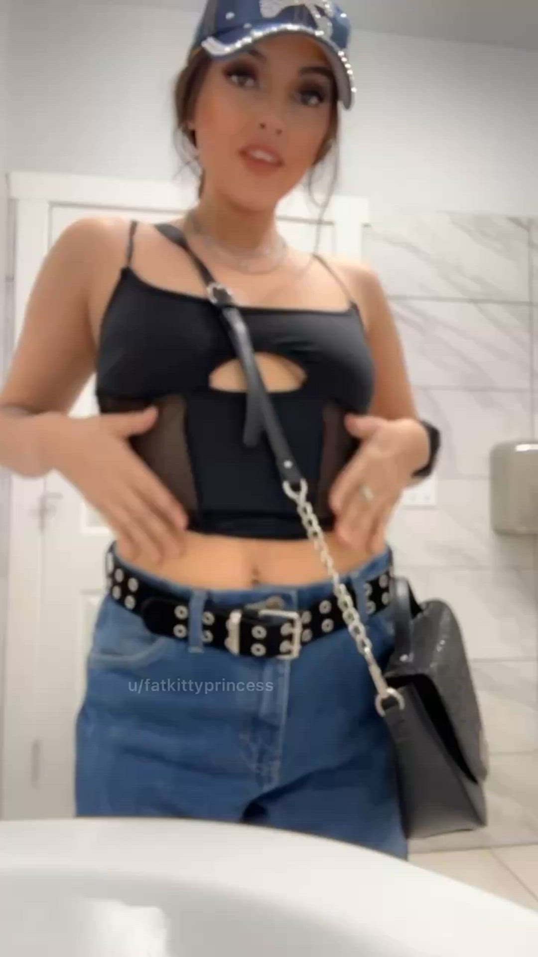 Lilith  <strong>@fxtkittyprincess</strong> in natural tits amateur boobs porn video