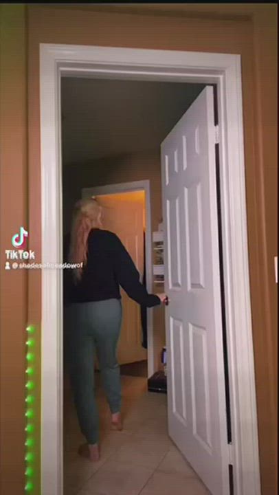 Lilly  <strong>@xshadesofmeadowx</strong> in porn video