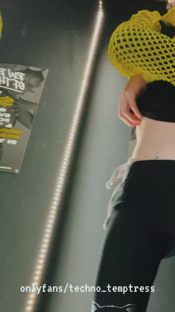 Lilone_97 <strong>@techno_temptress</strong> in dressing room 18 years old barely legal striptease amateur redhead petite public porn video