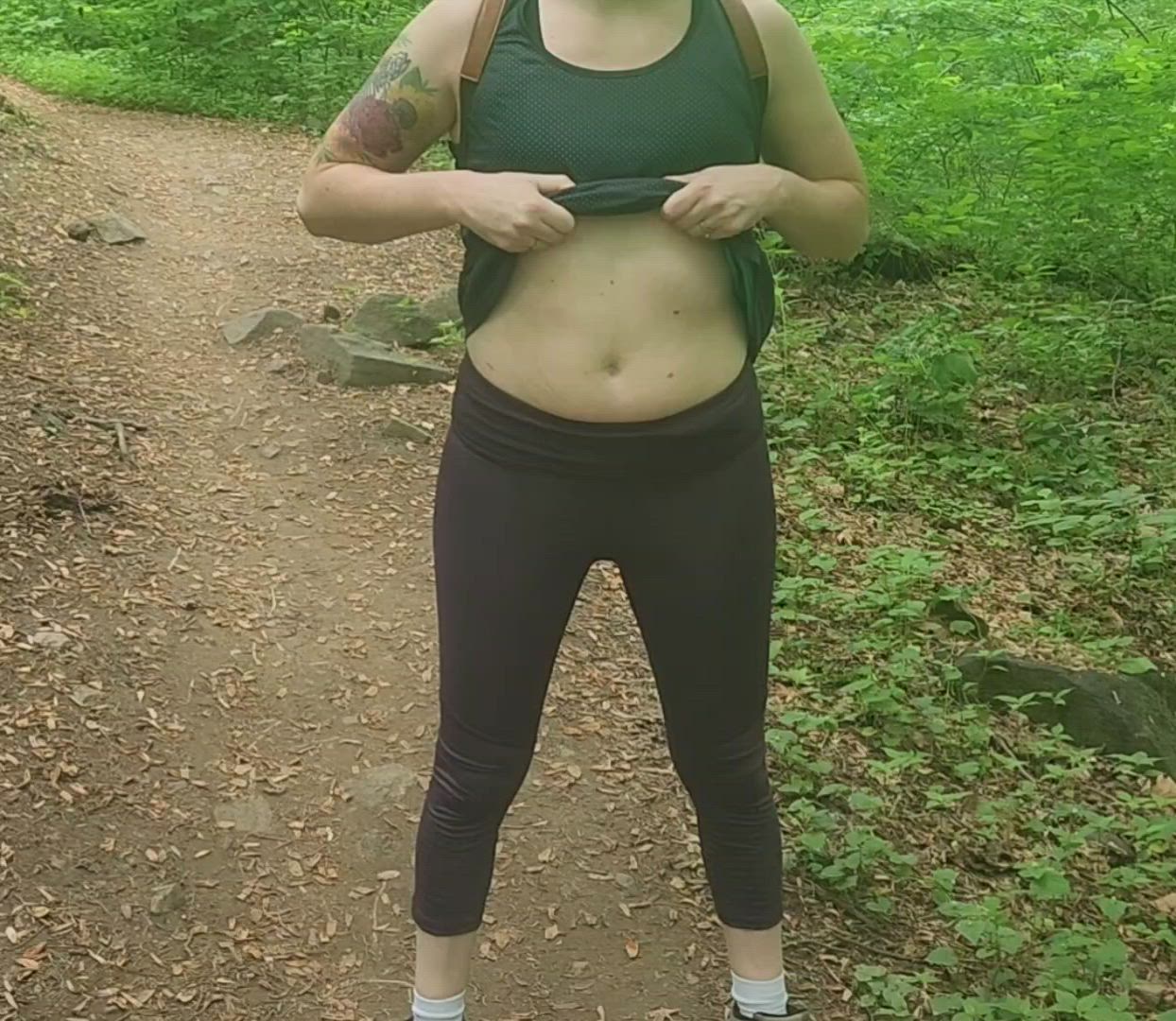 Lola Loveless <strong>@lolaloveless</strong> in small tits flashing amateur porn video
