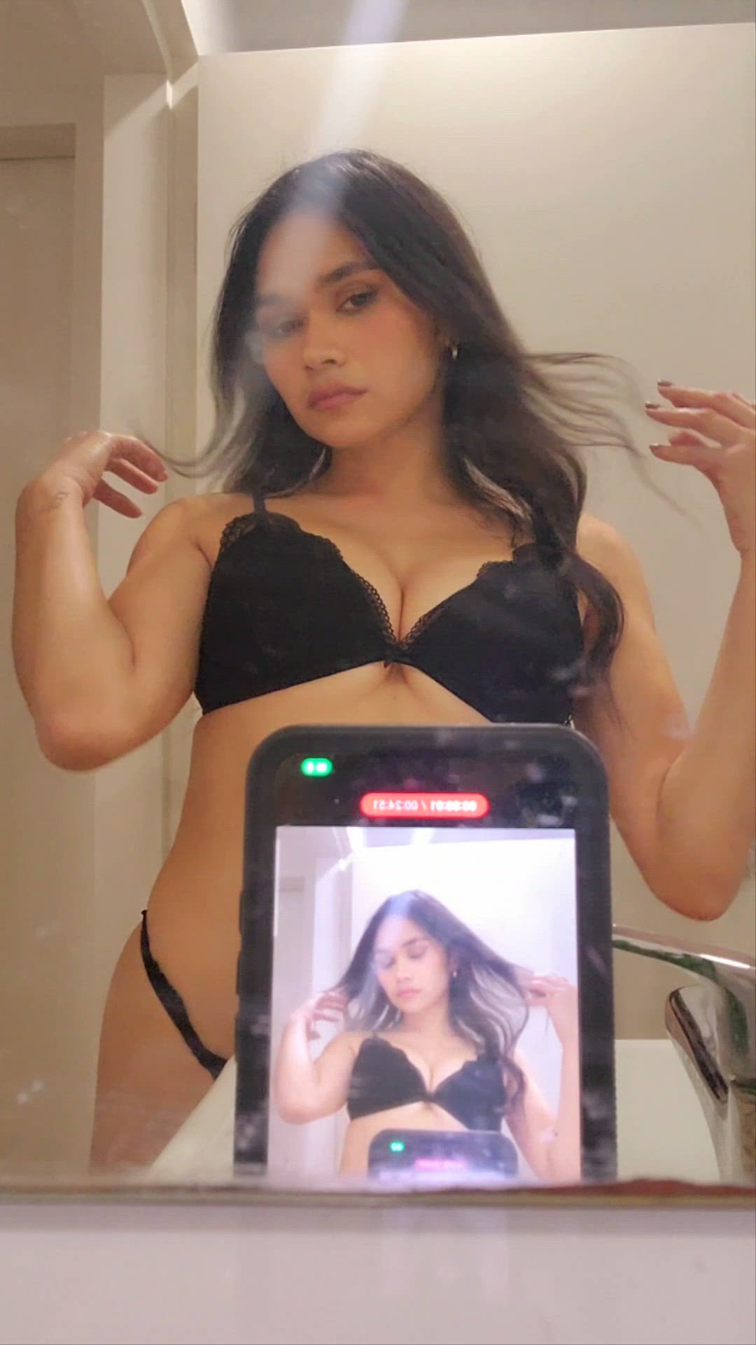 Lolalynx <strong>@lolalynxx</strong> in porn video