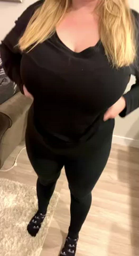 Lucky husband  <strong>@sydney_xo</strong> in porn video