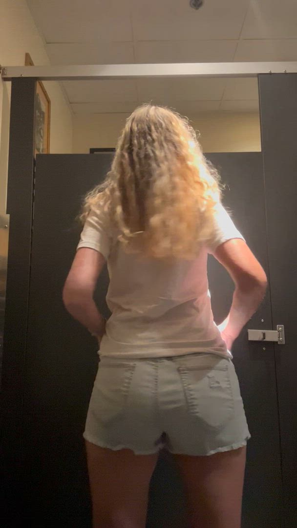 Mackenzie Jones <strong>@kenzie_jo</strong> in porn video