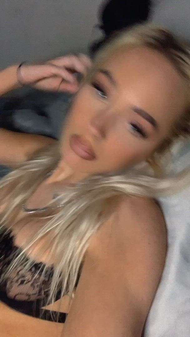 Madilyxo <strong>@madilyxo</strong> in white girl blonde feet porn video