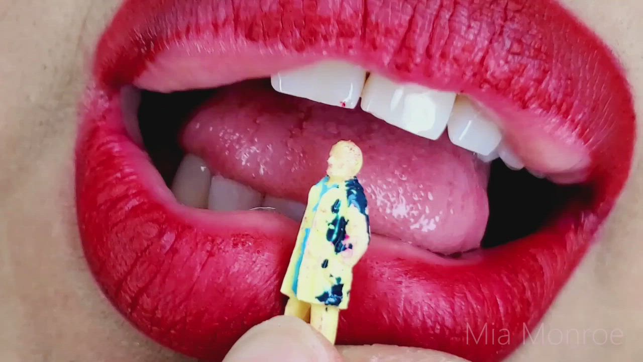 Mia Monroe <strong>@mia_monroe</strong> in size difference tongue fetish licking porn video