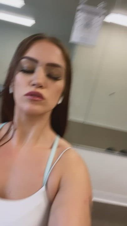 Miss Haskell <strong>@exercise_with_emily</strong> in bubble butt yoga pants leggings fitness boobs booty porn video