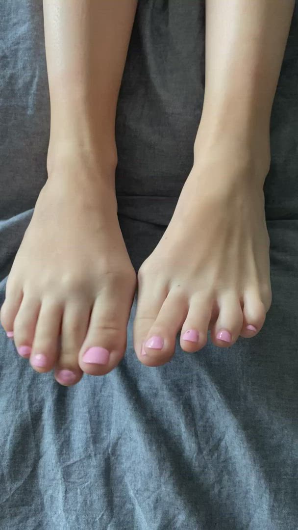 Mrbigandmisslittles <strong>@mrbigandmisslittles</strong> in foot worship barefootmilf fetish feet foot fetish toes porn video