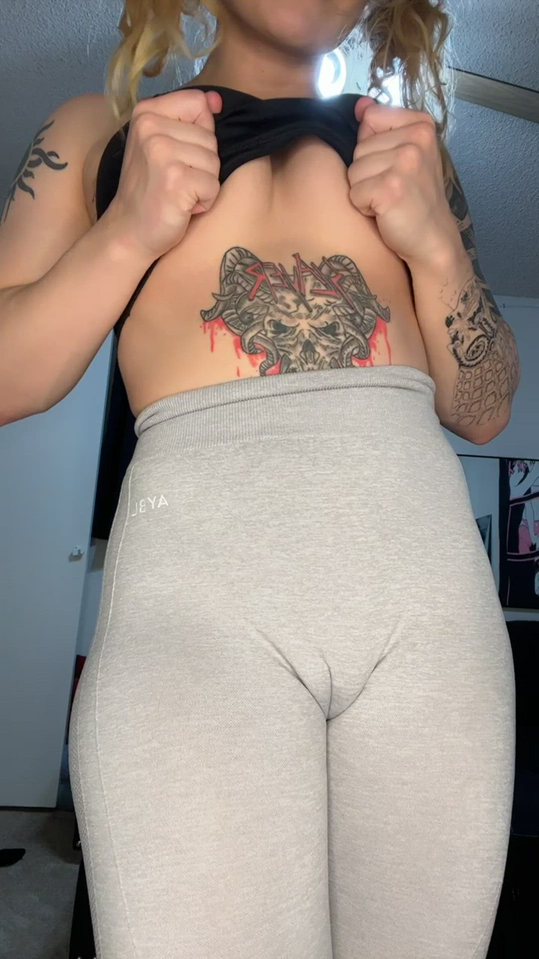 Muscle Harley ? <strong>@theswolegoth</strong> in camel toe leggings thighs porn video