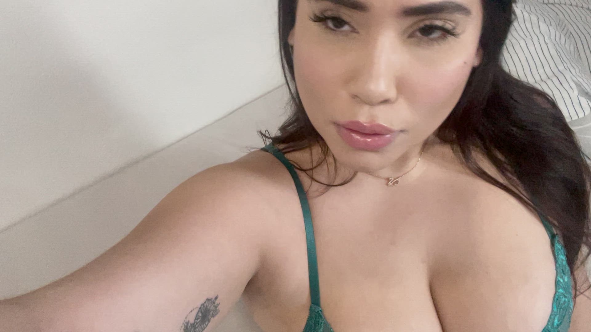 Nunezredgifs12345 <strong>@nunezmrs</strong> in big tits amateur ass porn video
