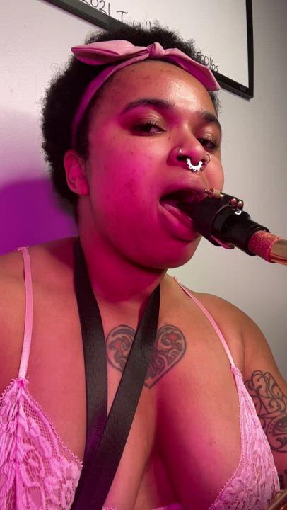 O <strong>@odessasimpson</strong> in tongue fetish ebony afro porn video