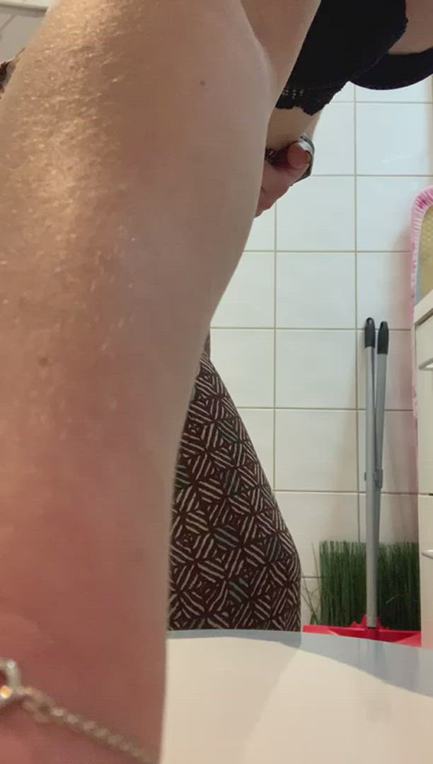 Adrianabliss <strong>@adrianabliss</strong> in porn video