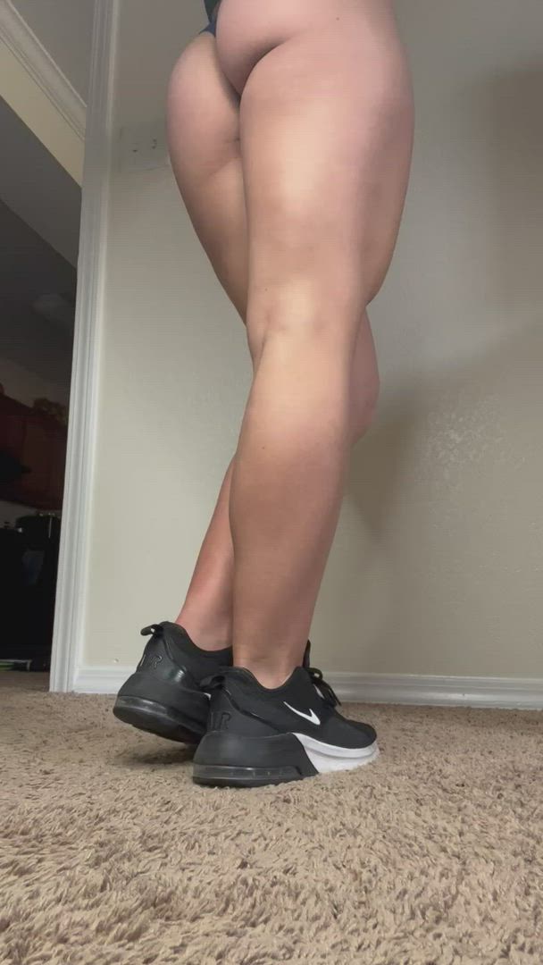 Carlitasantana <strong>@carlitasantana</strong> in muscular girl legs pawg porn video