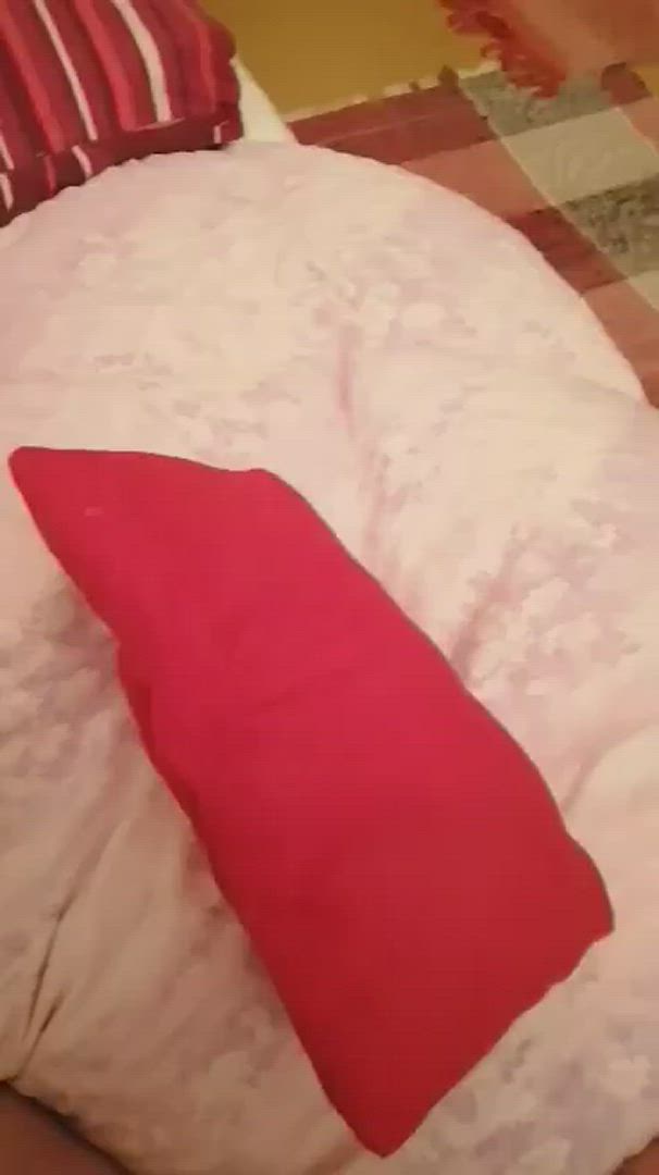 Carolline23 <strong>@cristinacamperoy</strong> in pillow humping masturbating girls porn video
