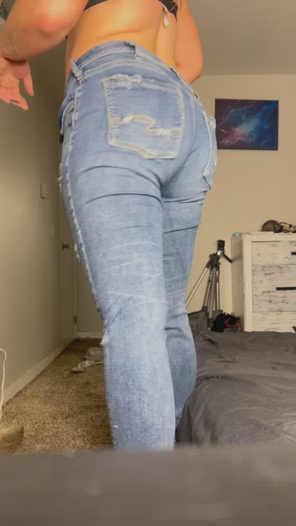 Crlybybl <strong>@crlybybl</strong> in big ass jeans porn video