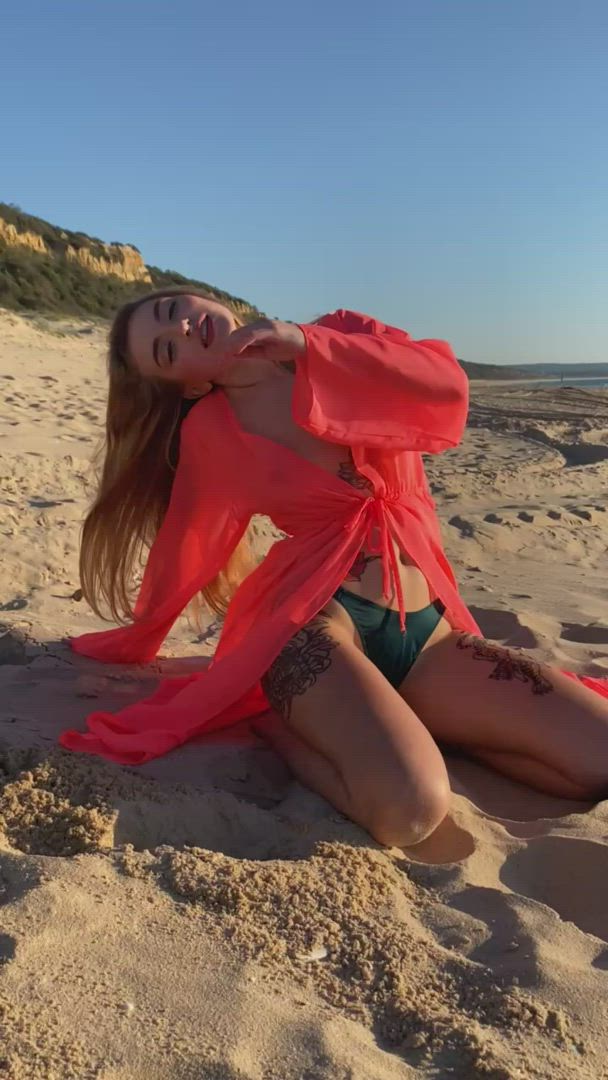 Daradararum <strong>@daradararum</strong> in long hair beach tease porn video