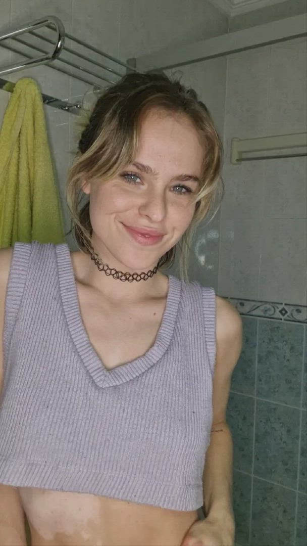 Emmachloe <strong>@emmachloe</strong> in porn video