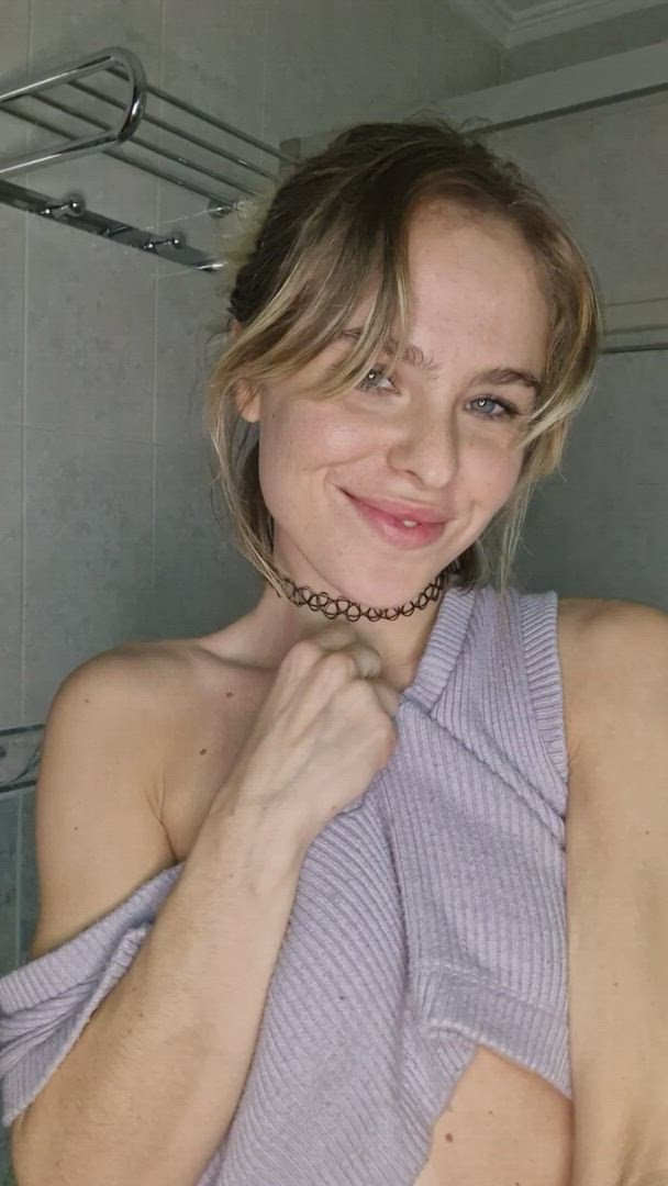 Emmachloe <strong>@emmachloe</strong> in porn video