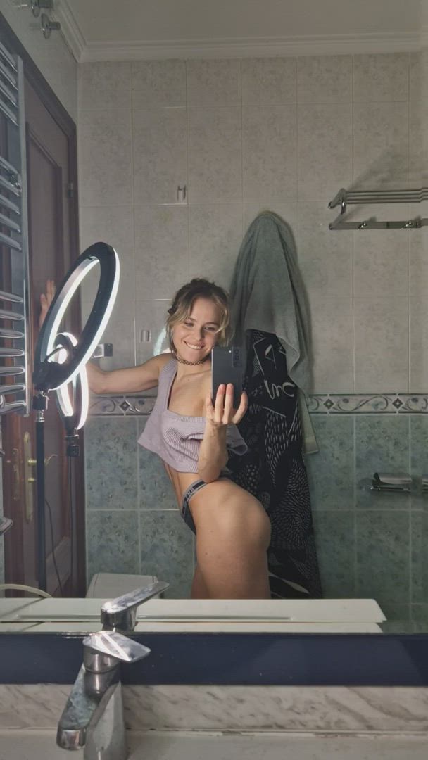 Emmachloe <strong>@emmachloe</strong> in porn video