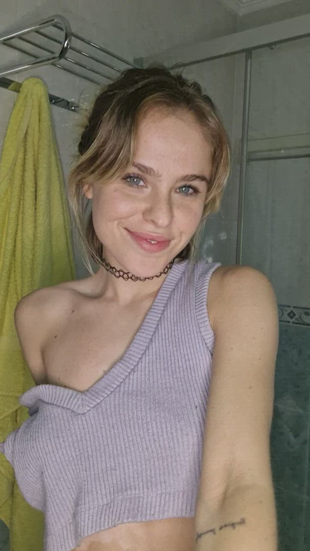 Emmachloe <strong>@emmachloe</strong> in porn video